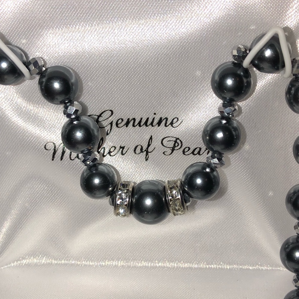 Mother of Pearl necklace and earrings 📿